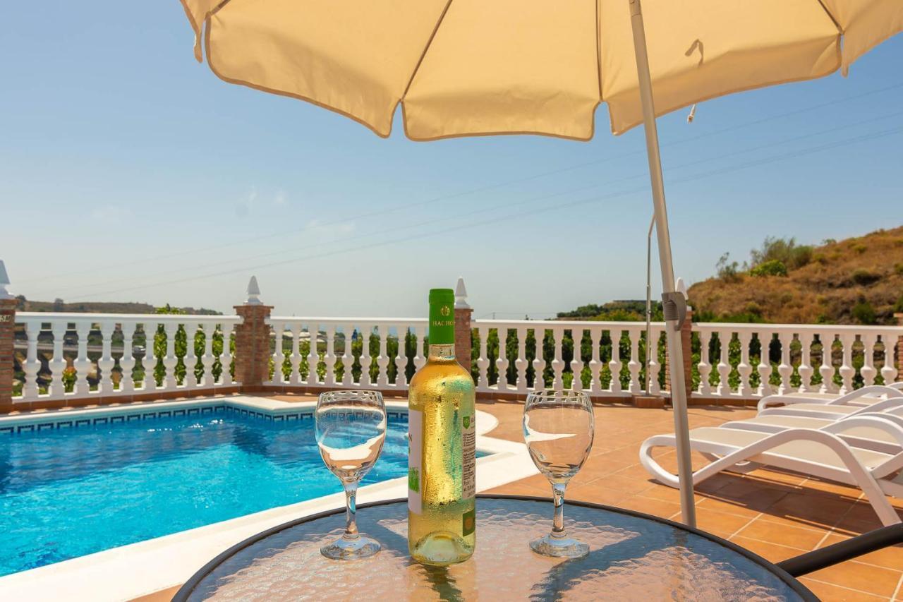 Villa Andalucia: Cerca De Todo, Intimidad Y Espacio Нерха Екстериор снимка