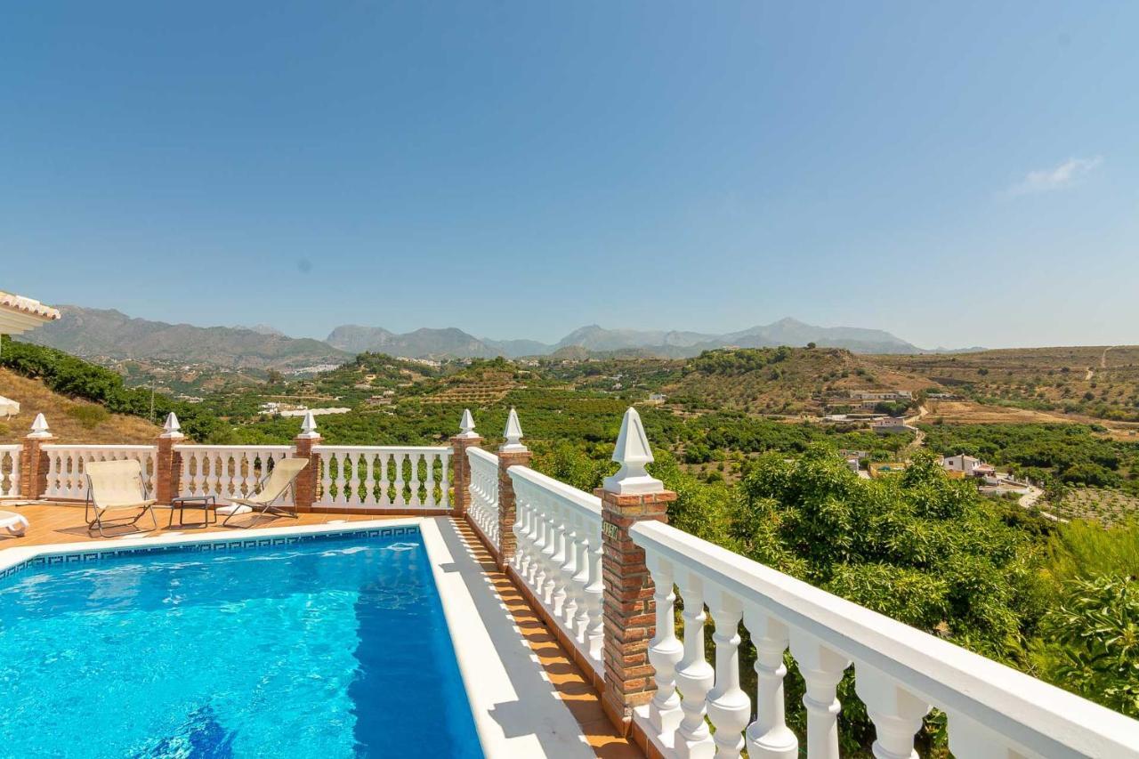 Villa Andalucia: Cerca De Todo, Intimidad Y Espacio Нерха Екстериор снимка
