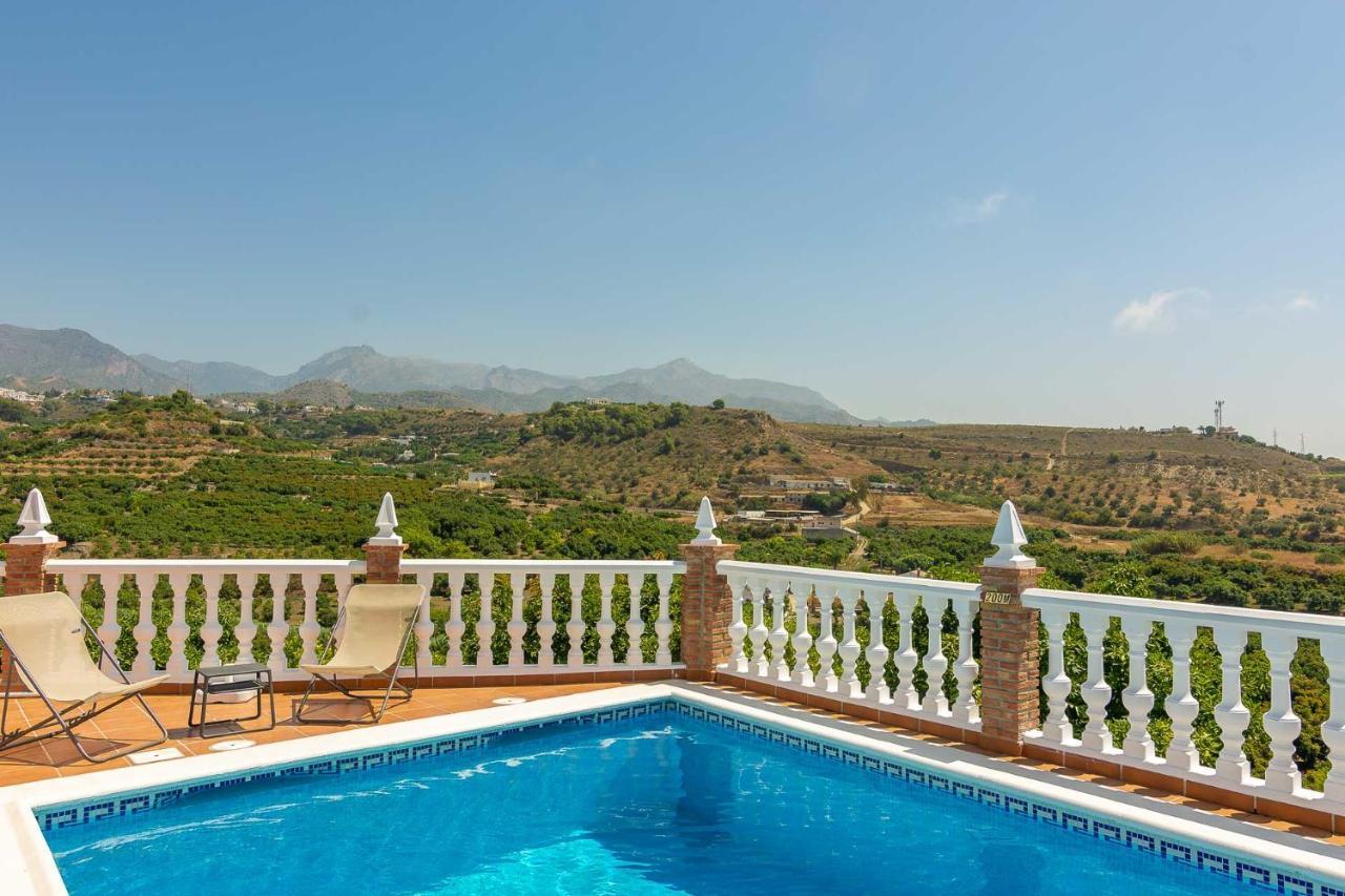 Villa Andalucia: Cerca De Todo, Intimidad Y Espacio Нерха Екстериор снимка