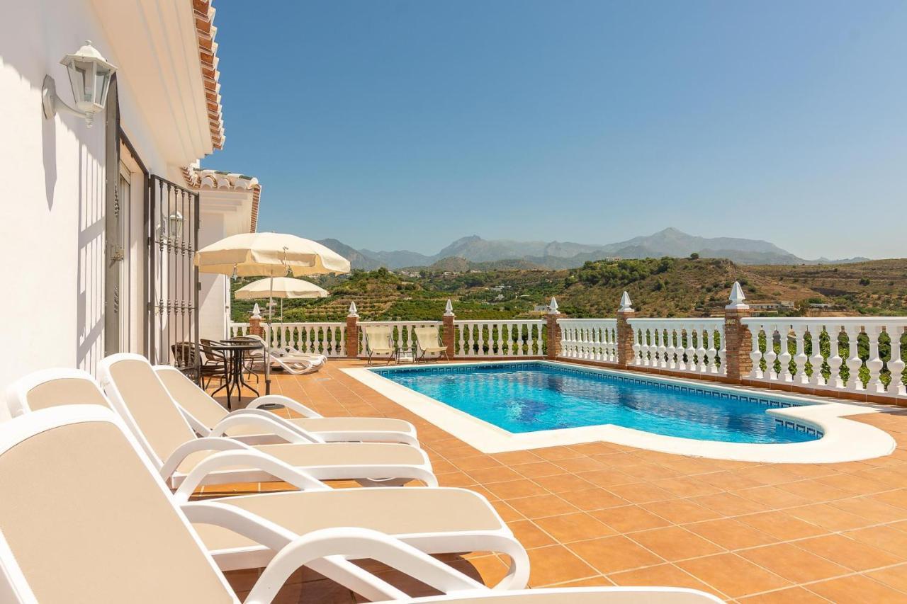 Villa Andalucia: Cerca De Todo, Intimidad Y Espacio Нерха Екстериор снимка
