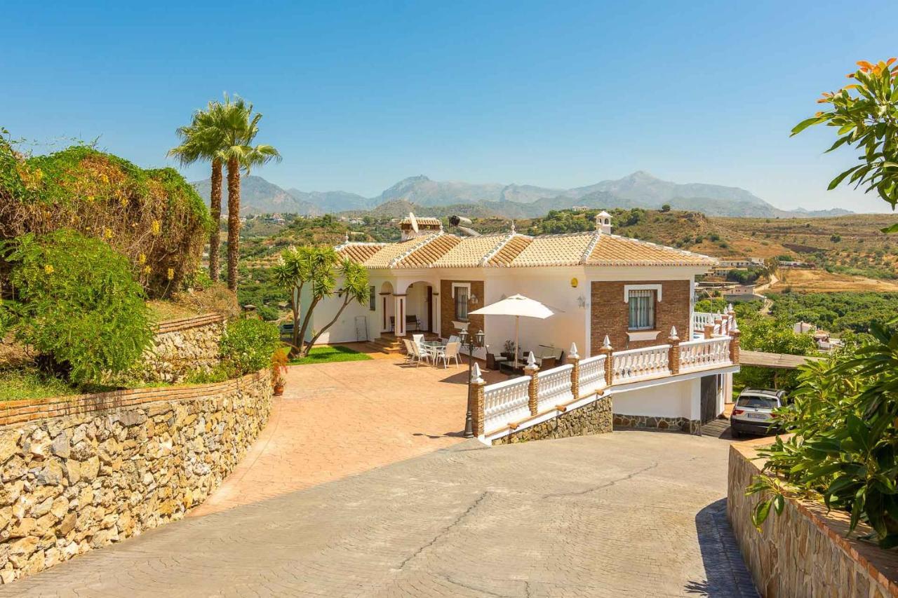 Villa Andalucia: Cerca De Todo, Intimidad Y Espacio Нерха Екстериор снимка