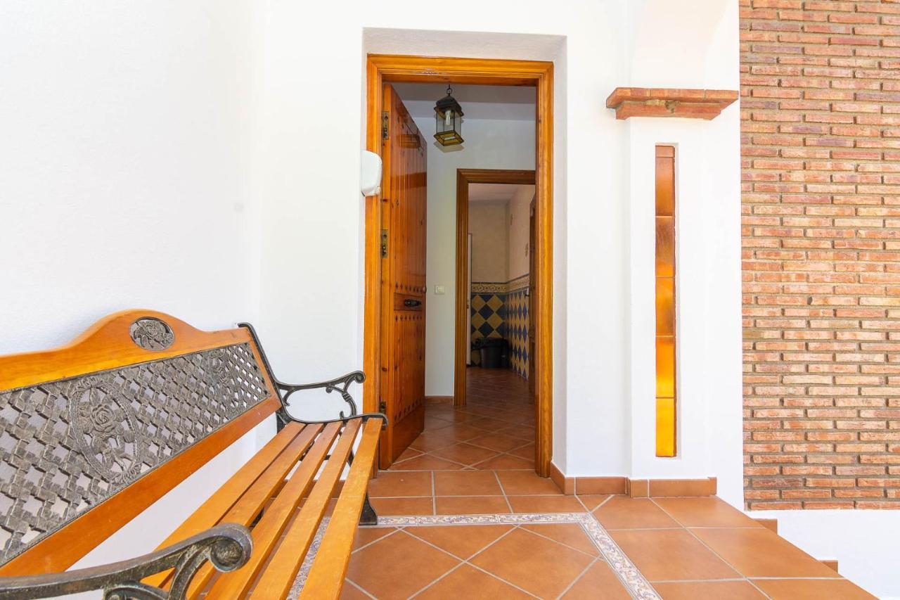 Villa Andalucia: Cerca De Todo, Intimidad Y Espacio Нерха Екстериор снимка