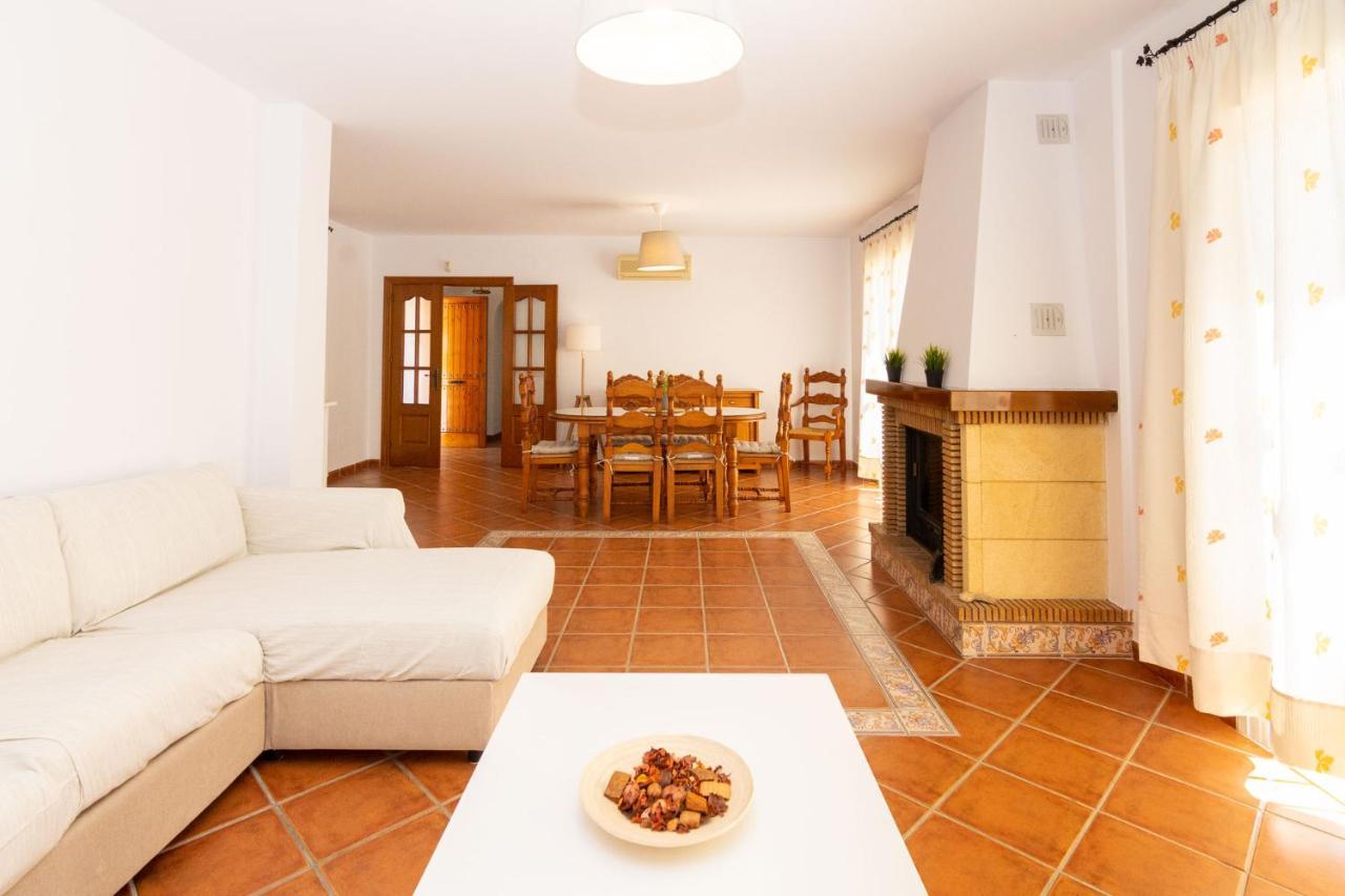 Villa Andalucia: Cerca De Todo, Intimidad Y Espacio Нерха Екстериор снимка