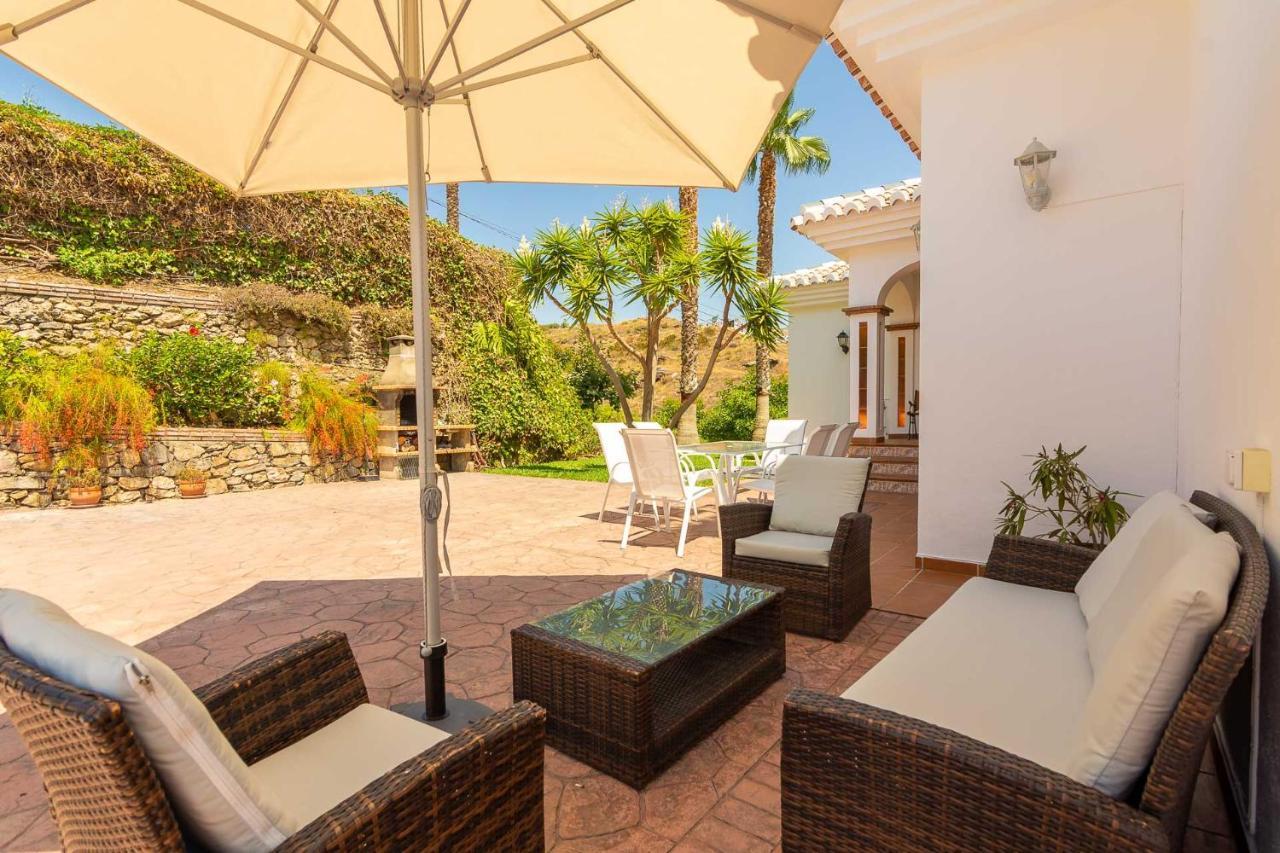 Villa Andalucia: Cerca De Todo, Intimidad Y Espacio Нерха Екстериор снимка