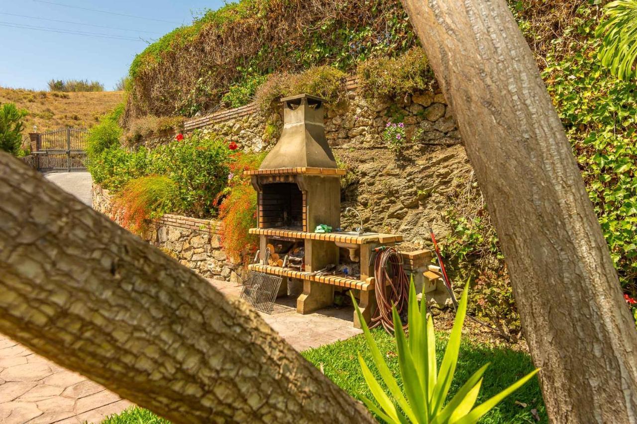 Villa Andalucia: Cerca De Todo, Intimidad Y Espacio Нерха Екстериор снимка