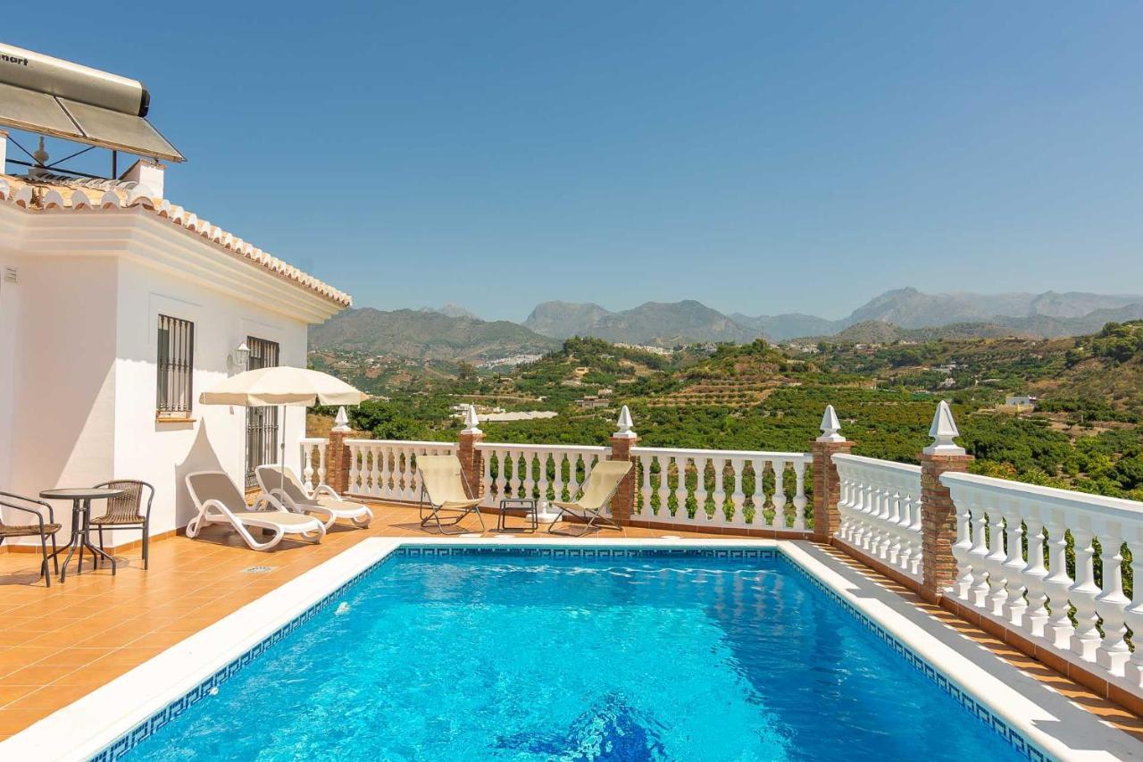 Villa Andalucia: Cerca De Todo, Intimidad Y Espacio Нерха Екстериор снимка