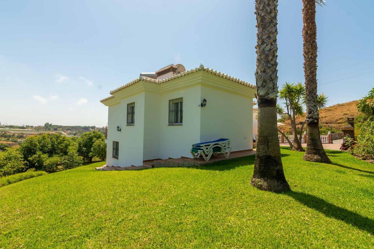 Villa Andalucia: Cerca De Todo, Intimidad Y Espacio Нерха Екстериор снимка