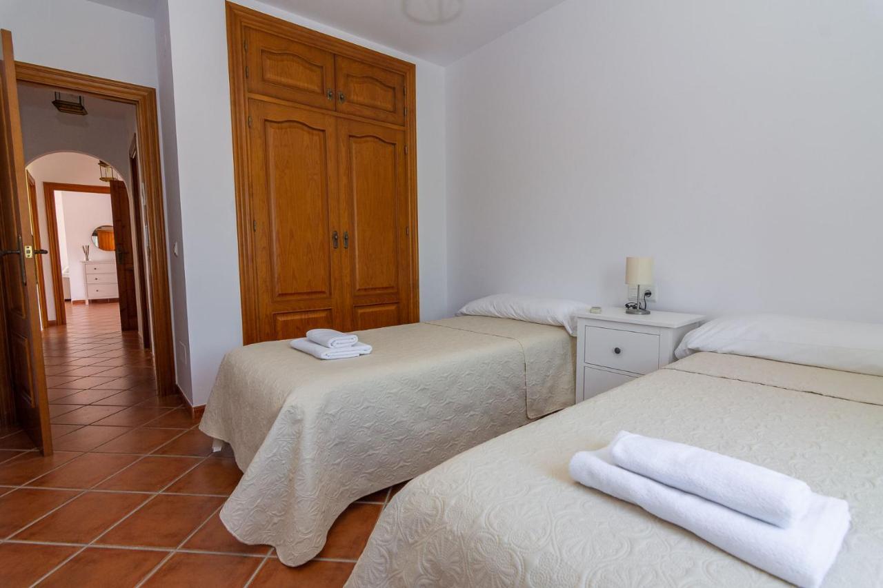 Villa Andalucia: Cerca De Todo, Intimidad Y Espacio Нерха Екстериор снимка